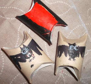 cajas de caramelos con rollos de papel higiénico