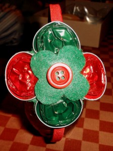 Diadema con capsulas nespresso, fieltro y botones