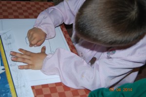 Dibujo de elefante al pastel pintado por niños 2