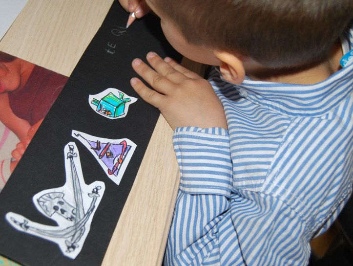 Collage de "ungry birds" y "calaveras"