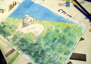 Dibujo de perro a pastel hecho por niños.