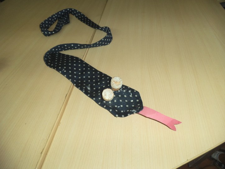 Manualidad serpiente con corbata