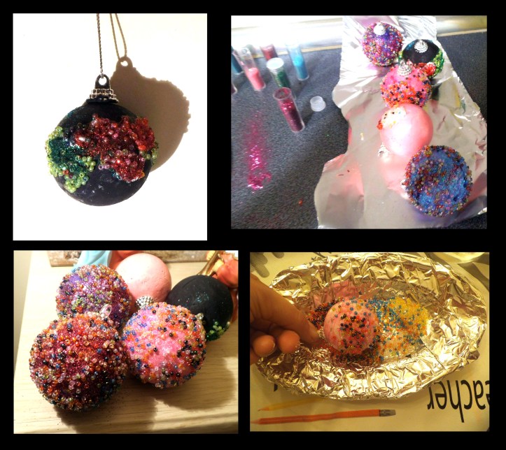Como Hacer bolas de navidad de corcho con abalorios y purpurina