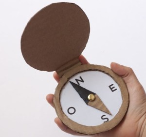 brujula de carton